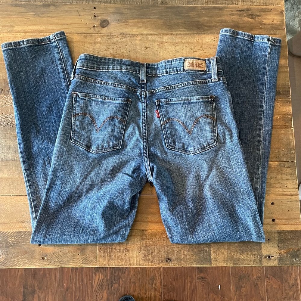 Women’s Mid Rise Skinny Levi’s jeans